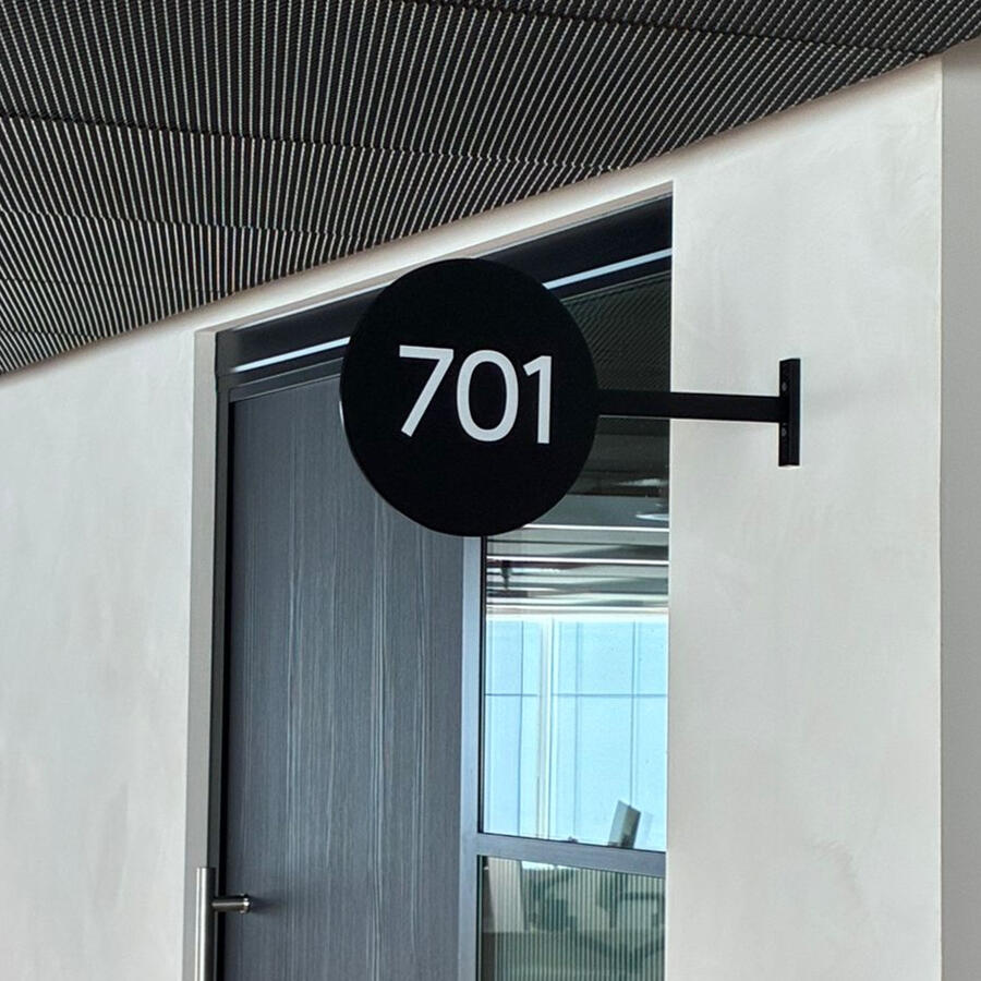 PHAIDON - Custom Clocks